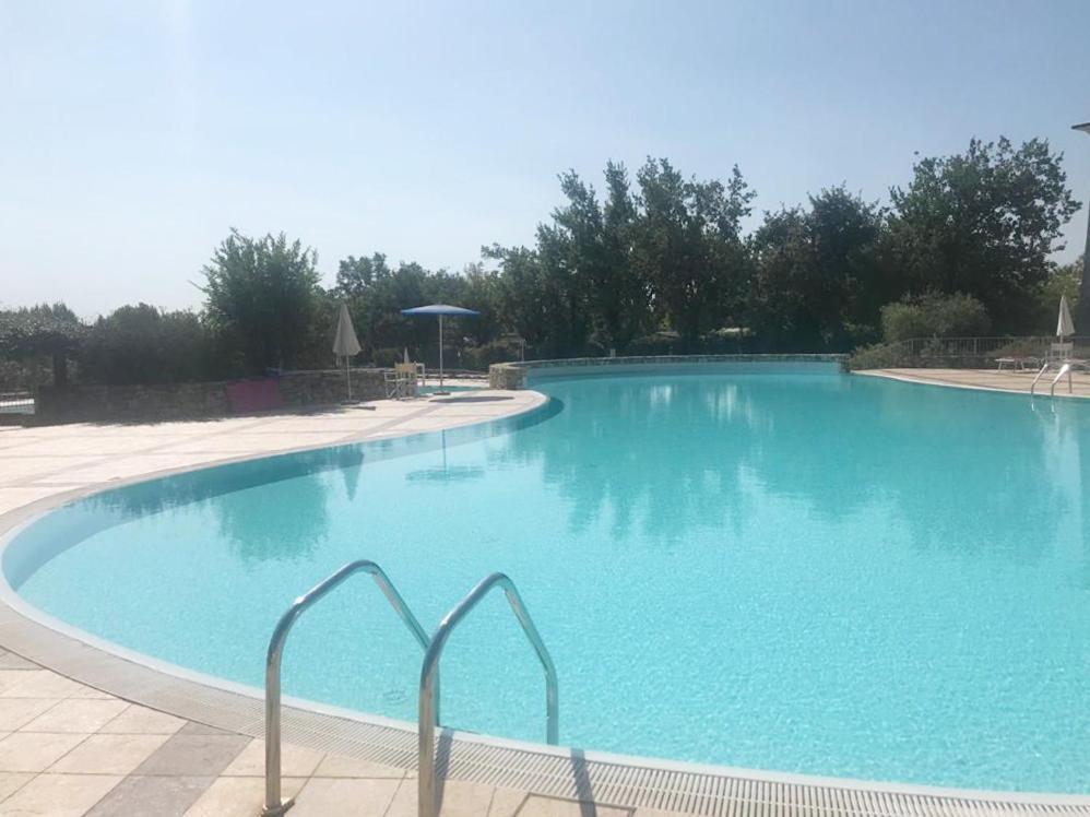 The Flowers - Apartments With Private Garden In Residence With Pool Manerba del Garda Luaran gambar